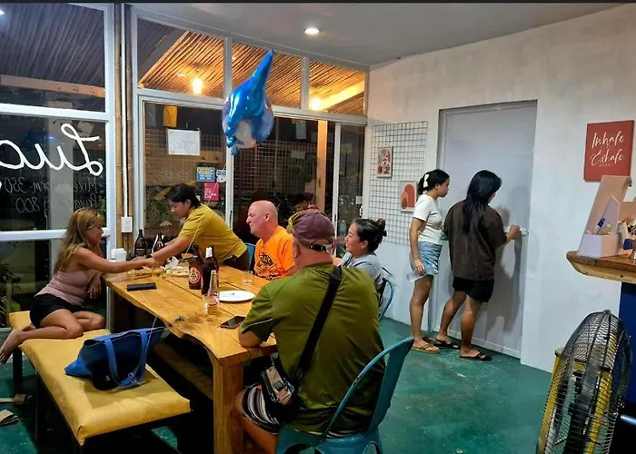 Hostel Lucy's Diner Cafe